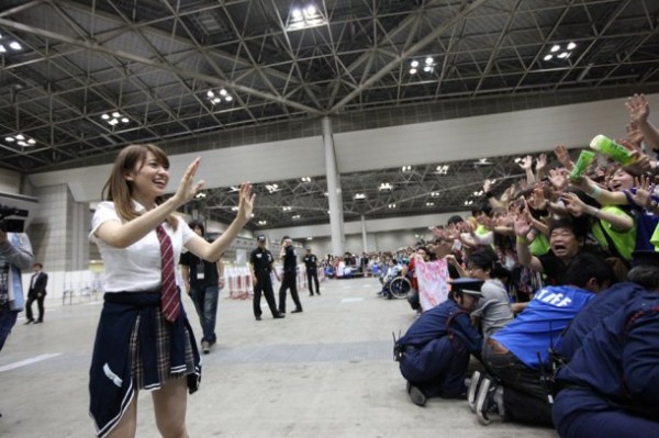 Yuko Oshime Mengenakan Seragam Sekolah di Acara Handshake Terakhirnya (1)