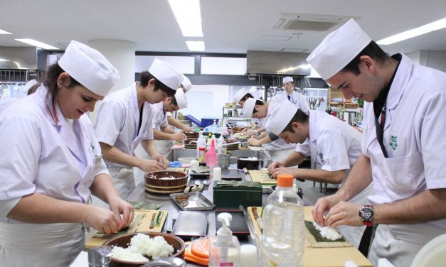 Mau Bikin Sushi? Yuk Sekolah Dulu