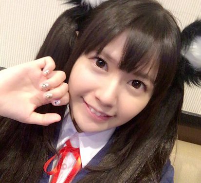 Ayana Taketatsu Melakukan Cosplay Sebagai Karakter Azusa K-ON!