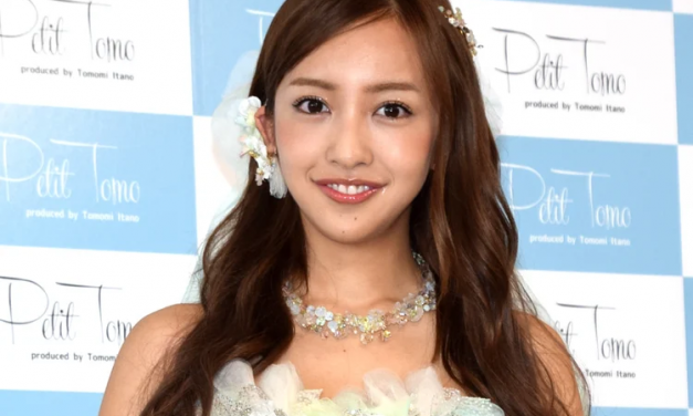 Tomomi Itano Umumkan Kehamilan Anak Pertamanya